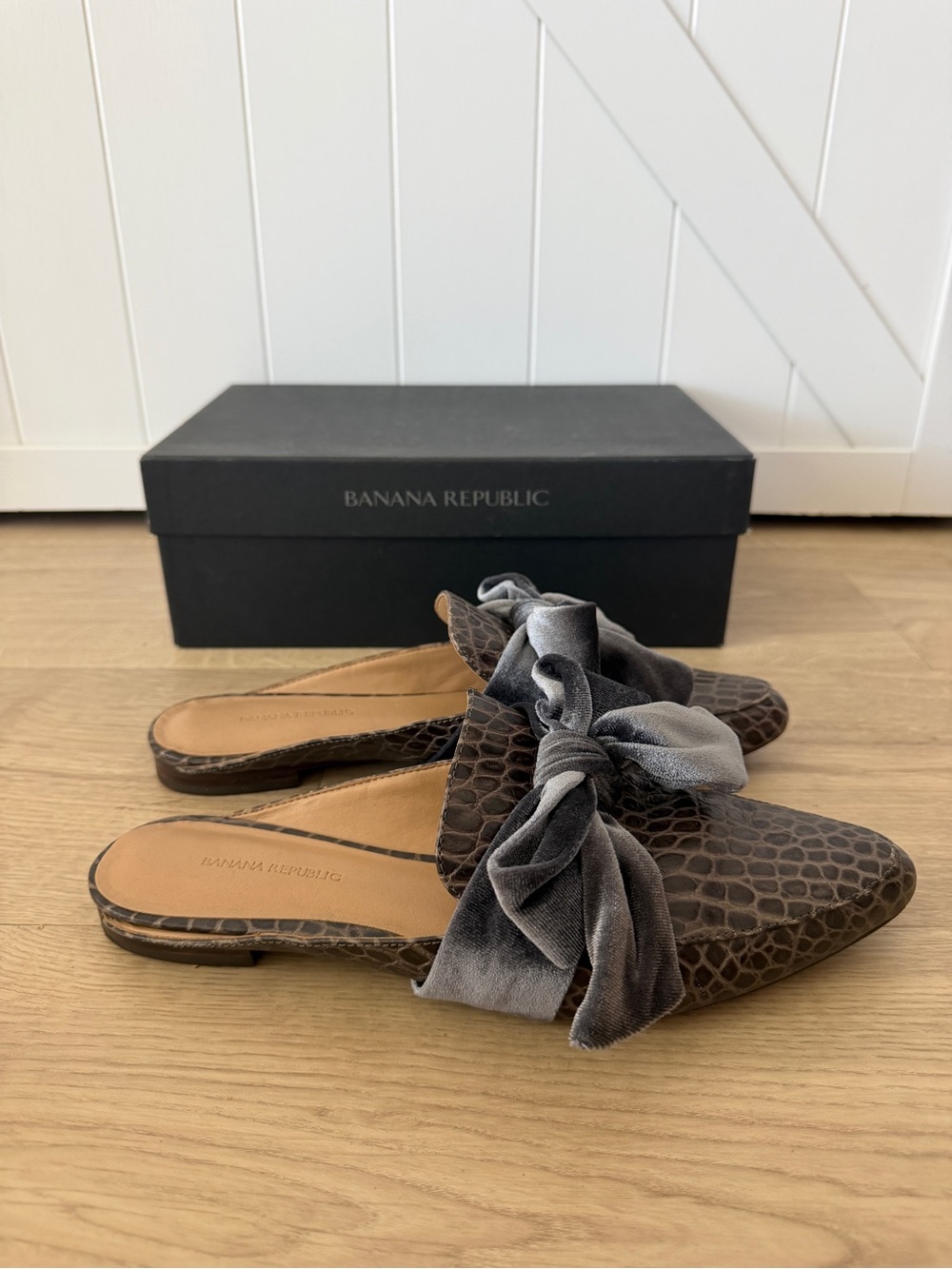 Banana Republic Brown & Gray Croc-Embossed Mule Slides with Gray Velvet Bow